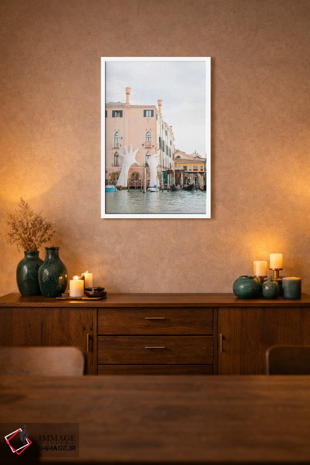 تابلو دکوراتیو Venice, Italy,دست ها روی ساختمان، ونیز، ایتالیا اثر لاولی لیتل هوم کو - D1W
