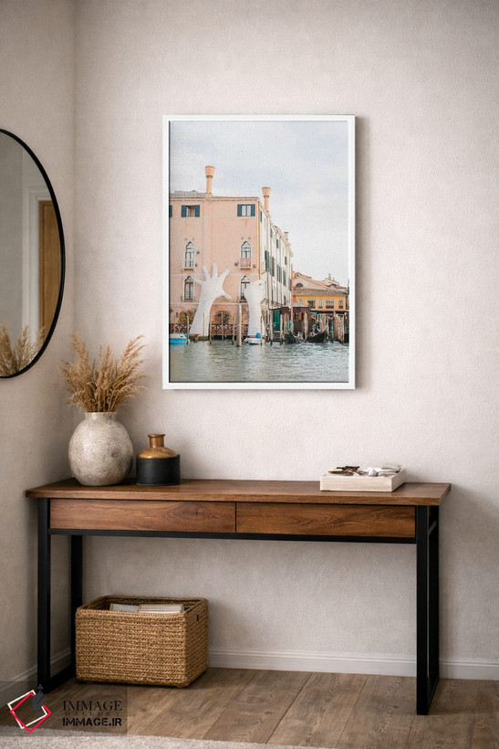 تابلو دکوراتیو Venice, Italy,دست ها روی ساختمان، ونیز، ایتالیا اثر لاولی لیتل هوم کو - D3W