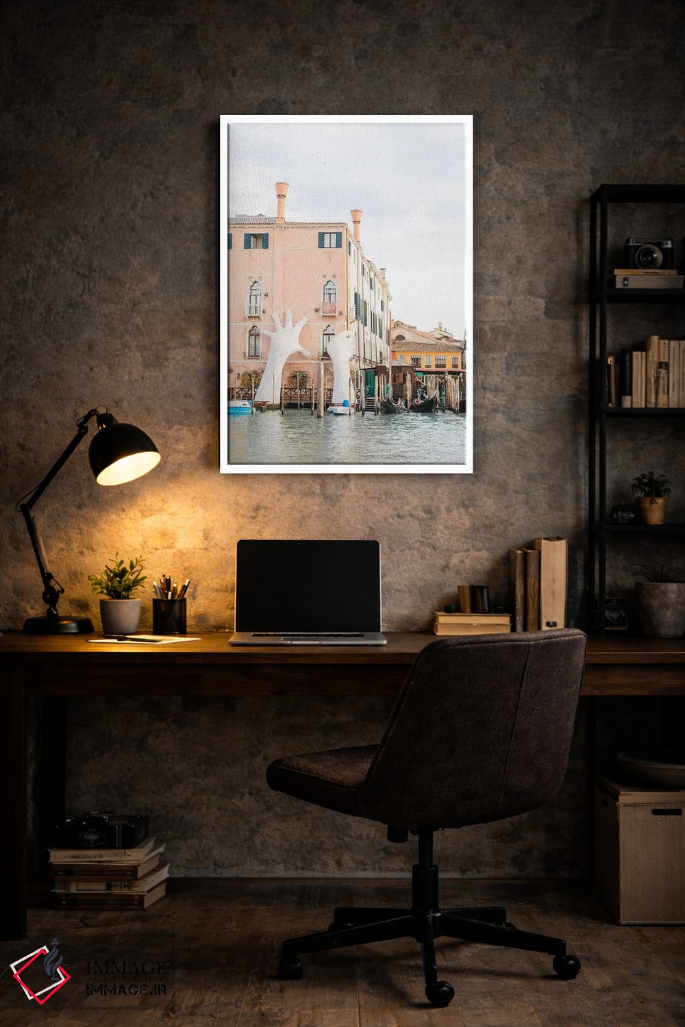 تابلو دکوراتیو Venice, Italy,دست ها روی ساختمان، ونیز، ایتالیا اثر لاولی لیتل هوم کو - D6W