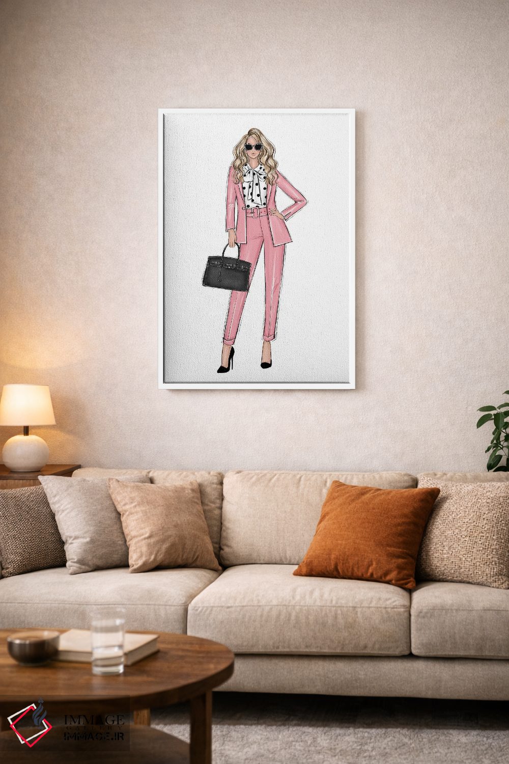 تابلو دکوراتیو رئیس دختر با لباس صورتی؛ بلوند اثر لالانا آرتس - D4W