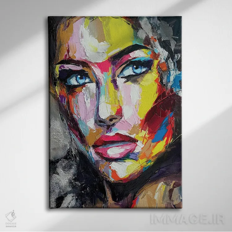 تابلو دکوراتیو ضربه نقره ای اثر لانا فری - نمای روبهرو روی دیوار