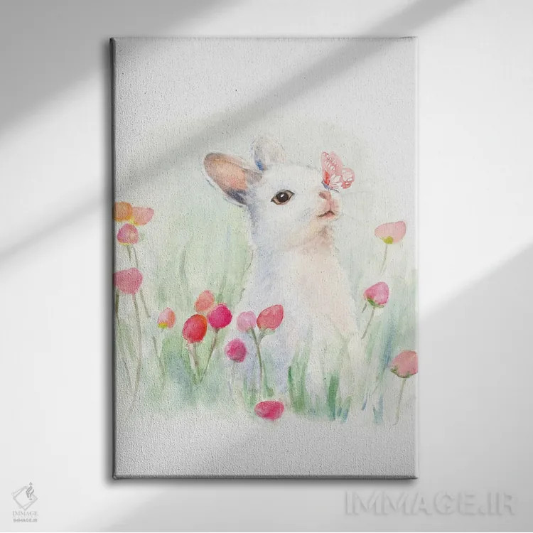 تابلو دکوراتیو "خرگوش سفید و پروانه" اثر لینی لورث - نمای روبهرو روی دیوار