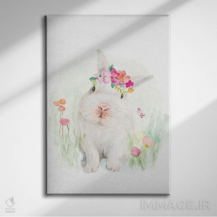 تابلو دکوراتیو "خرگوش سفید با کلاه گل دار" اثر لینی لورث - نمای روبهرو روی دیوار