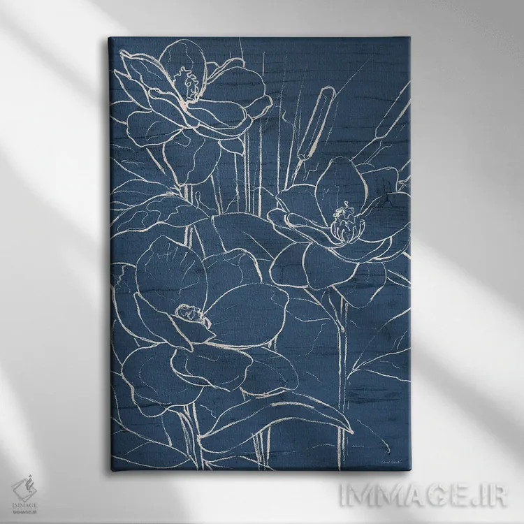 تابلو مینیمال "طرح گل روی سرمه ای II" اثر لینی لورث - نمای روبهرو روی دیوار