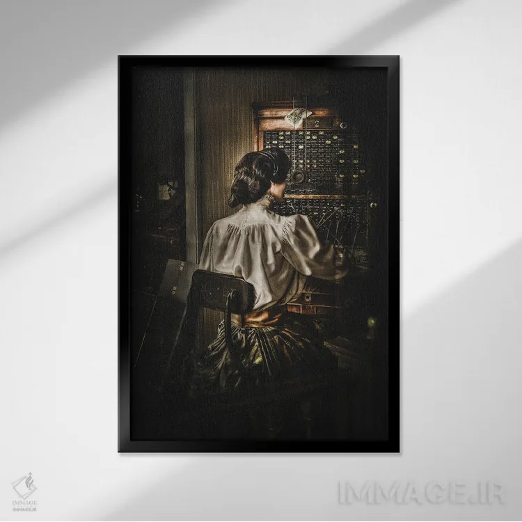 تابلو دکوراتیو اپراتور اثر لوئیس راث - نمای قابدار مشکی