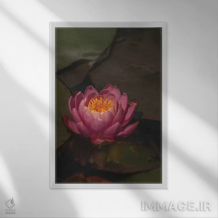 تابلو دکوراتیو نیلوفر آبی تنها اثر لوئیس راث - نمای قابدار سفید