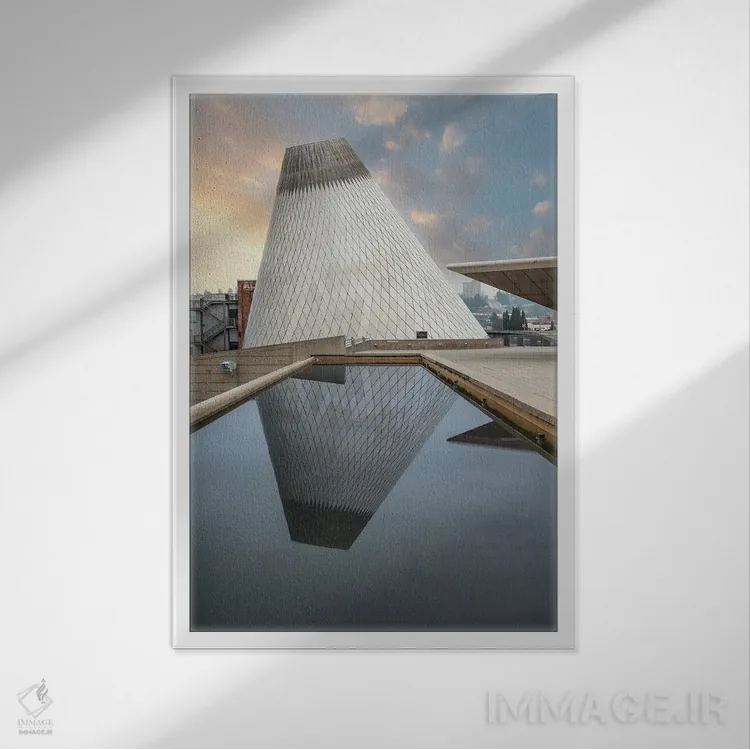 تابلو دکوراتیو گنبد اثر لوئیس راث - نمای قابدار سفید