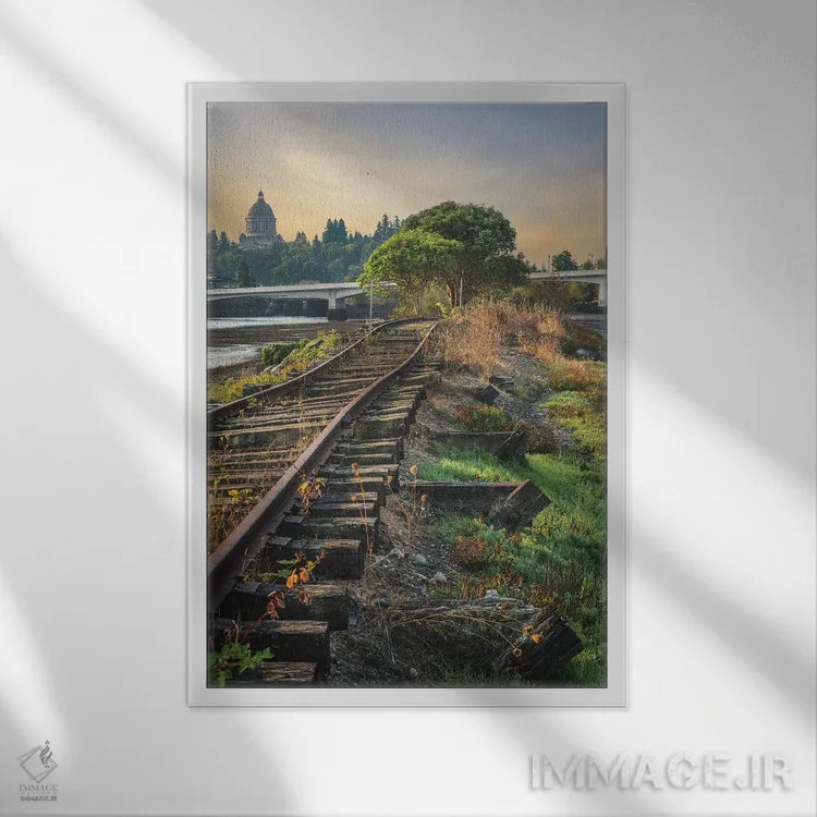 تابلو دکوراتیو نگاهی به المپیا اثر لوئیس راث - نمای قابدار سفید