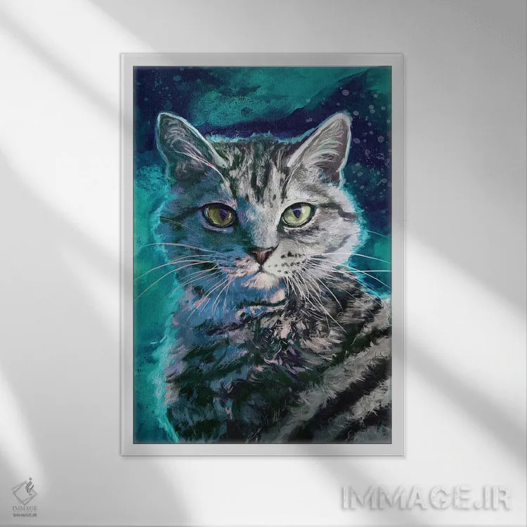 تابلو دکوراتیو گربه خط دار نقره ای اثر لوییز گلبی - نمای قابدار سفید