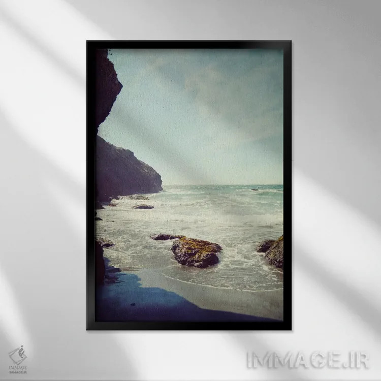 تابلو دکوراتیو انتهای ساحل اثر لوپن گرین - نمای قابدار مشکی