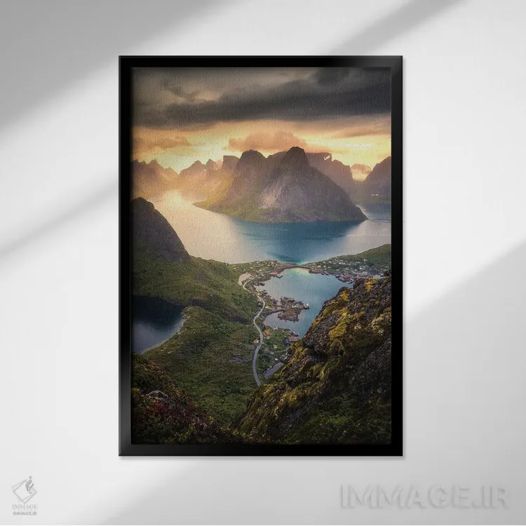 تابلو دکوراتیو رینه بریگن اثر لاری لوهی - نمای قابدار مشکی