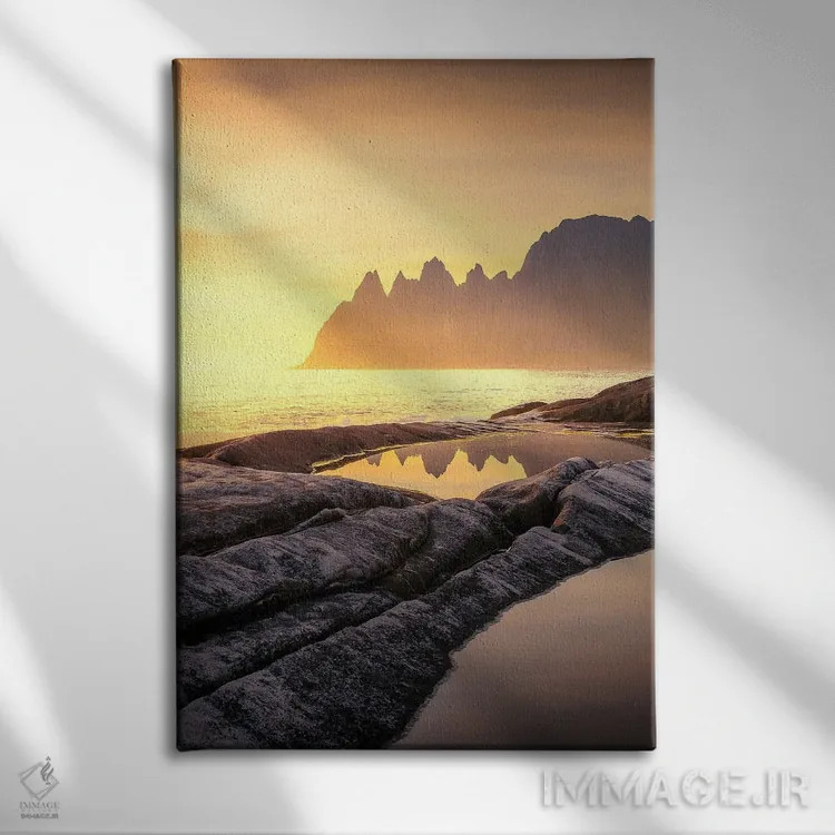 تابلو دکوراتیو خورشید نیمه شب در سنیا اثر لاری لوهی - نمای روبهرو روی دیوار