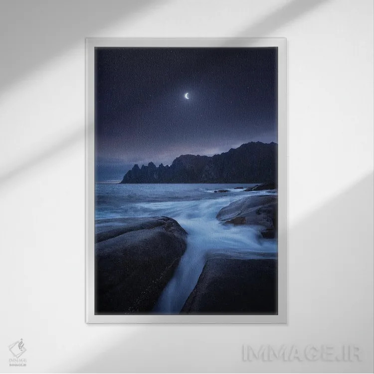 تابلو دکوراتیو ماه تونگنست اثر لاری لوهی - نمای قابدار سفید