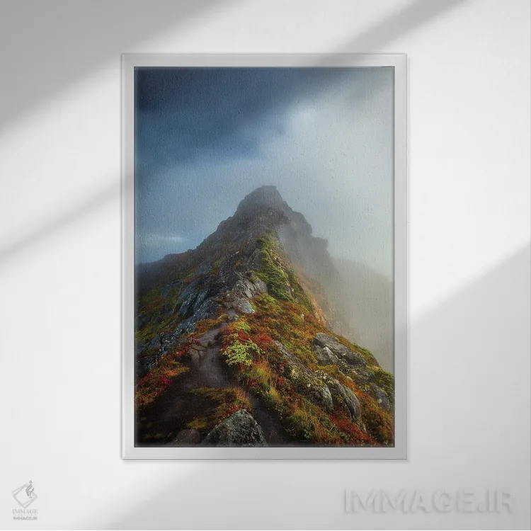 تابلو دکوراتیو کوه مه آلود اثر لاری لوهی - نمای قابدار سفید