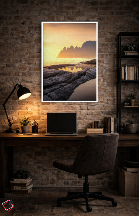 تابلو دکوراتیو خورشید نیمه شب در سنیا اثر لاری لوهی - D4W