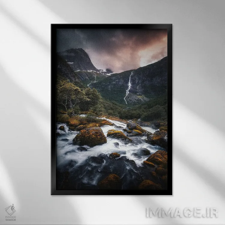 تابلو دکوراتیو آبشارهای نروژ اثر لاری لوهی - نمای قابدار مشکی