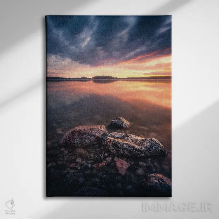 تابلو دکوراتیو تقارن اثر لاری لوهی - نمای روبهرو روی دیوار