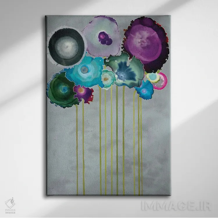 تابلو انتزاعی دسته گل نقره ای اثر لورا ون هورن - نمای روبهرو روی دیوار
