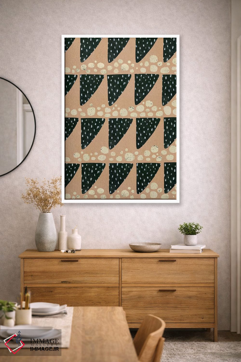 تابلو انتزاعی مثلث ها و سنگ های آیینی اثر لورا واتسون - D2W