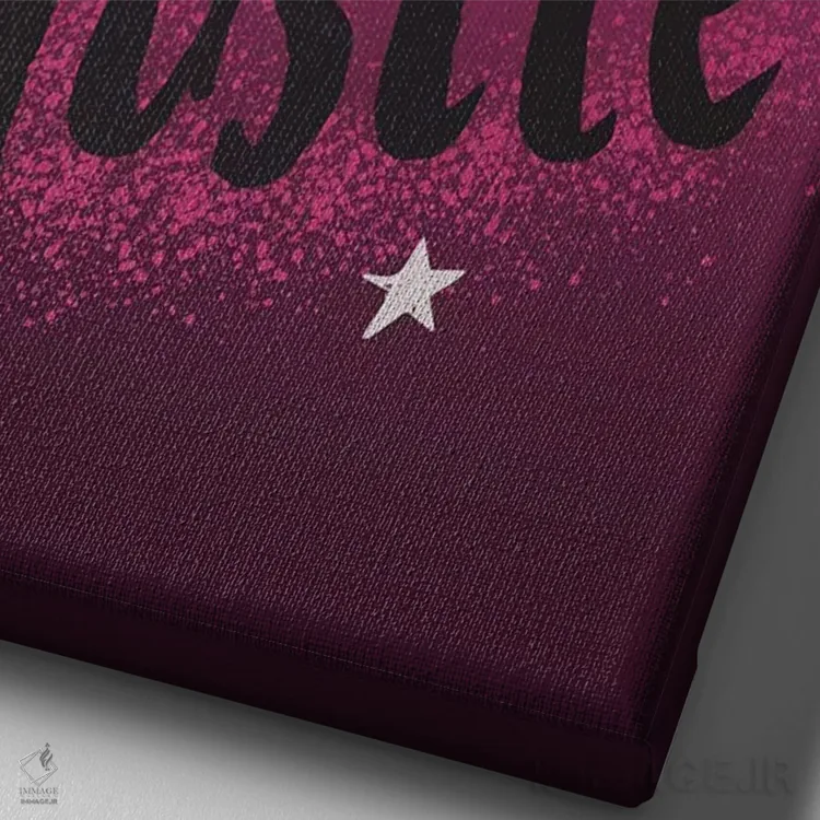 تابلو دکوراتیو دختر رئیس هرروزه ۲ اثر لیزا وایت باتن - نمای نزدیک بافت بوم