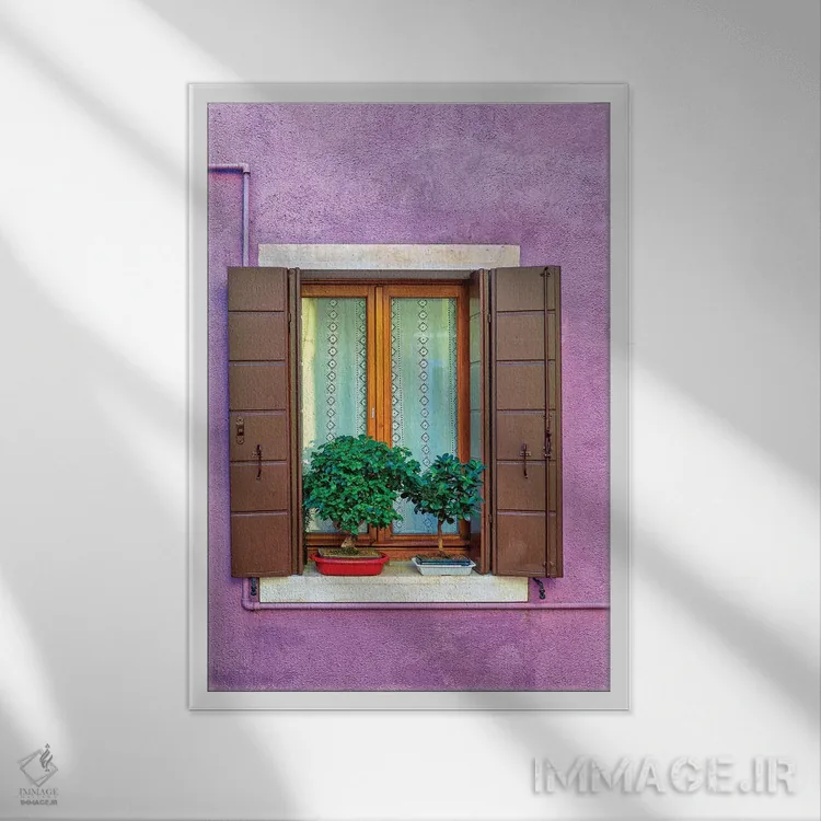 تابلو دکوراتیو پنجره بنفش در ونیز اثر مارکو کارماسی - نمای قابدار سفید