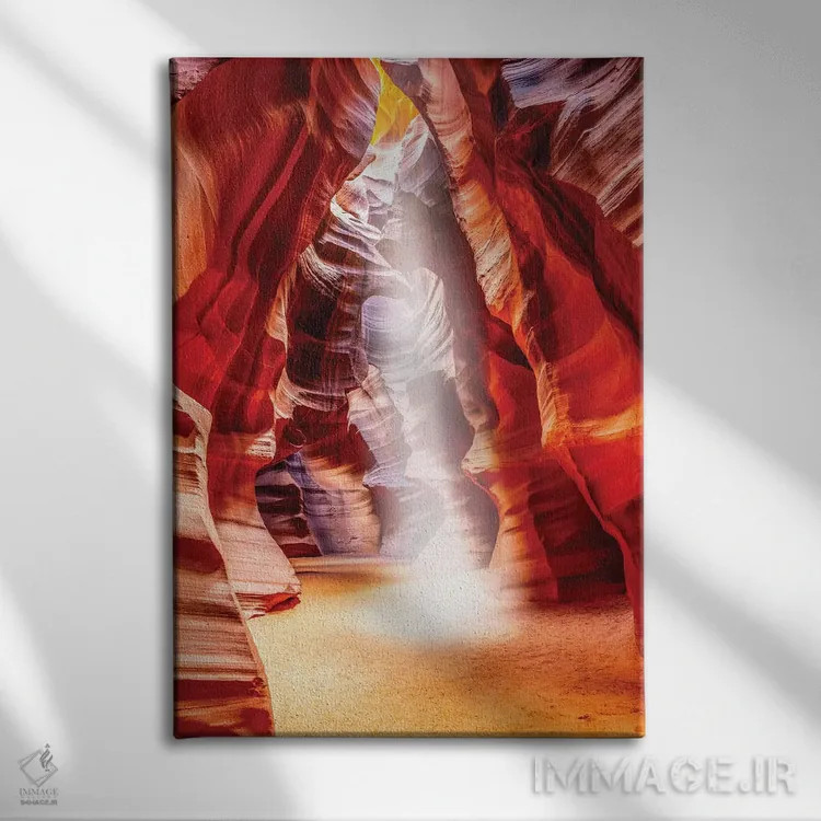 تابلو دکوراتیو شبح اثر مارکو کارماسی - نمای روبهرو روی دیوار