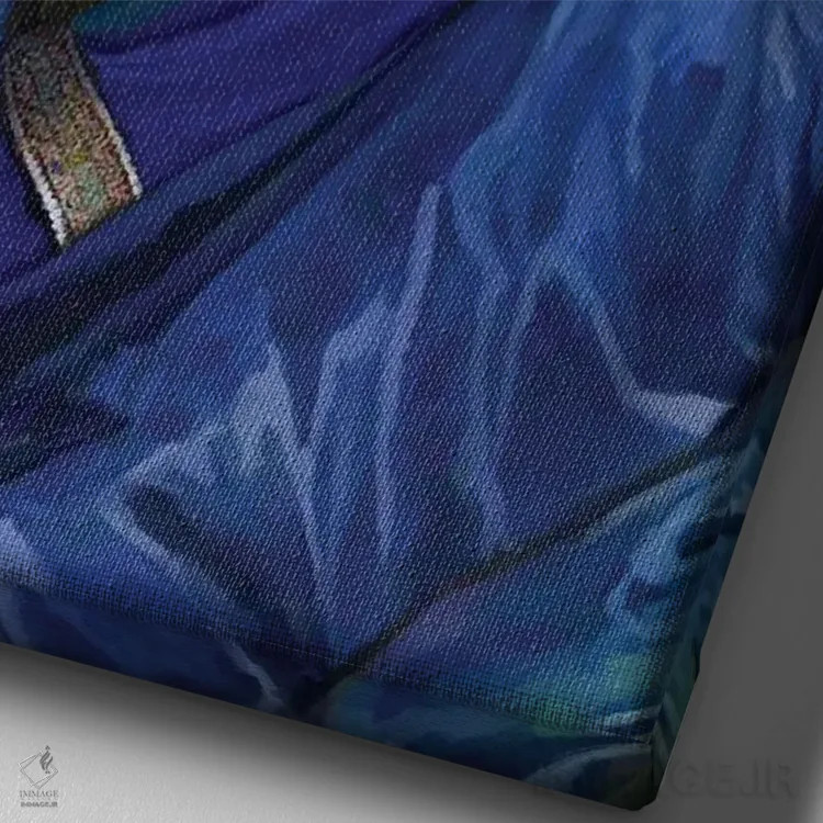 تابلو مدرن بانوی ما با گل بر سر اثر مارسیا آلک - نمای نزدیک بافت بوم