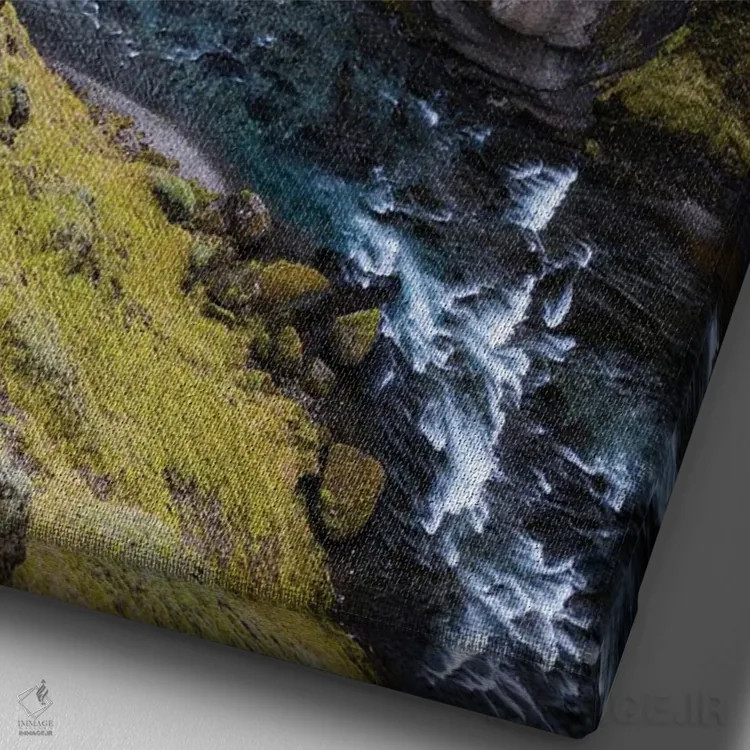 تابلو دکوراتیو منظره دره اثر مائورو باتیستلی - نمای نزدیک بافت بوم