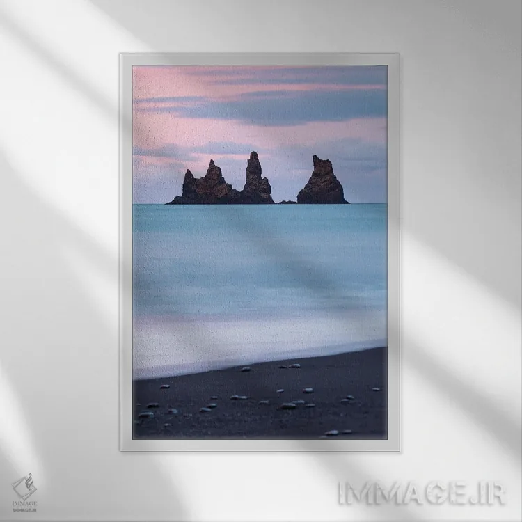 تابلو دکوراتیو زیبایی ویک اثر مائورو باتیستلی - نمای قابدار سفید