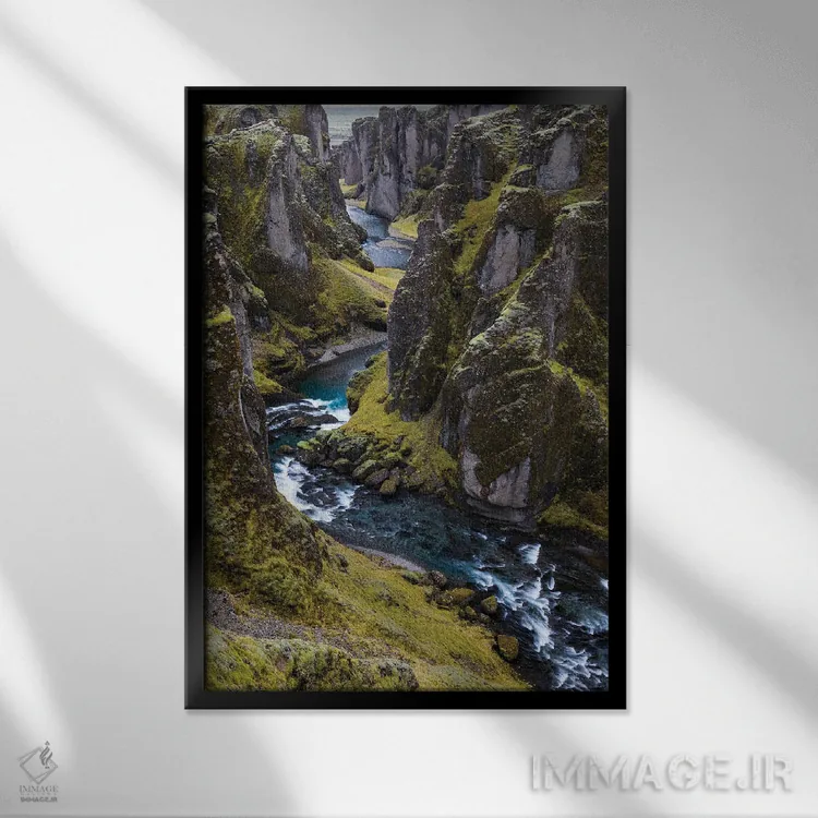 تابلو دکوراتیو منظره دره اثر مائورو باتیستلی - نمای قابدار مشکی