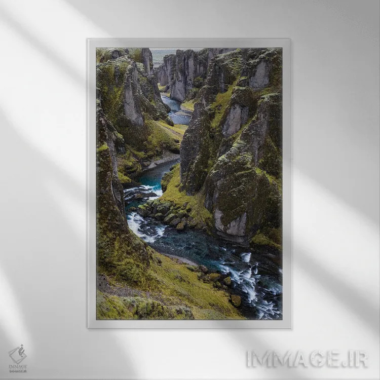 تابلو دکوراتیو منظره دره اثر مائورو باتیستلی - نمای قابدار سفید