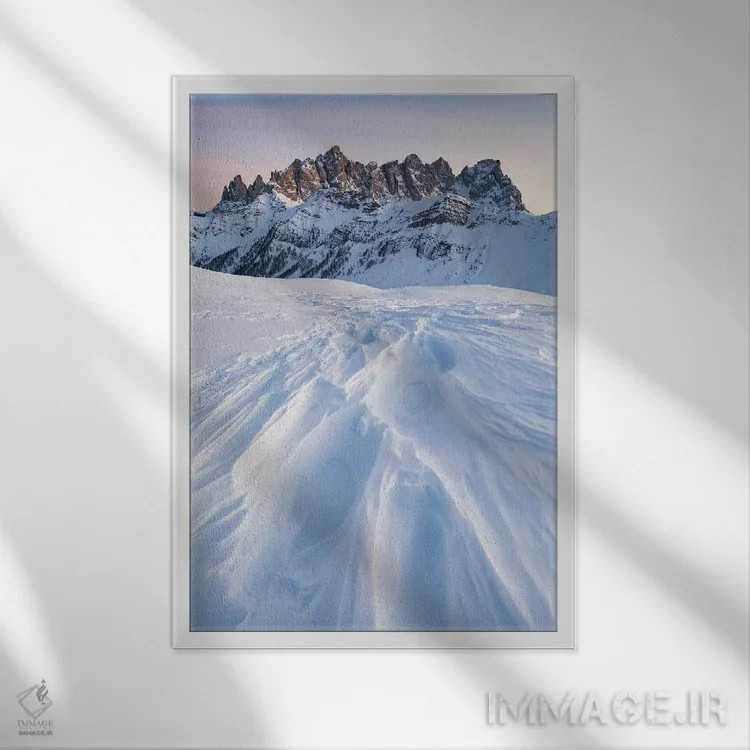 تابلو دکوراتیو شکل های برف اثر مائورو باتیستلی - نمای قابدار سفید