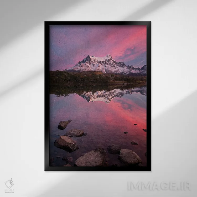 تابلو دکوراتیو طلوع پاتاگونیا اثر مائورو باتیستلی - نمای قابدار مشکی