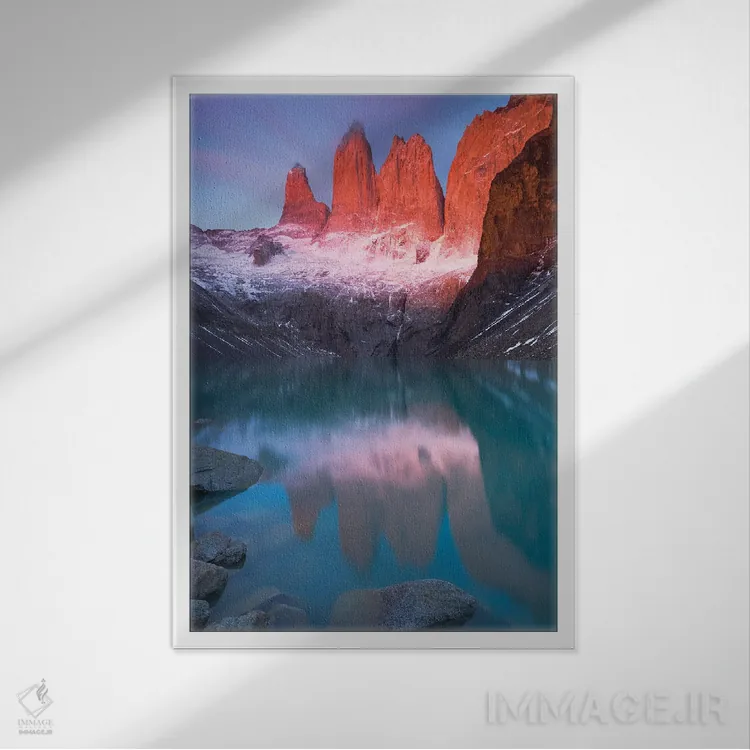 تابلو دکوراتیو انعکاس برج اثر مائورو باتیستلی - نمای قابدار سفید