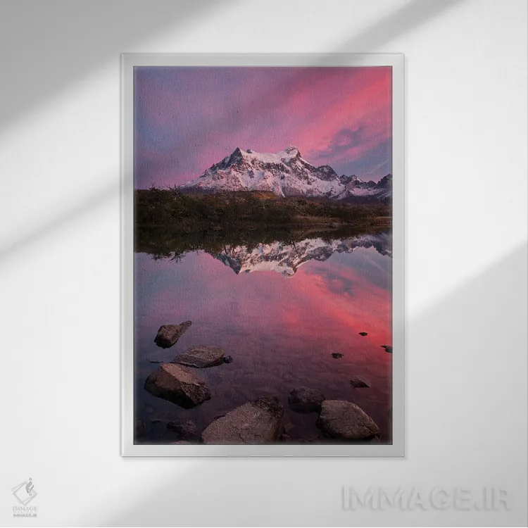 تابلو دکوراتیو طلوع پاتاگونیا اثر مائورو باتیستلی - نمای قابدار سفید