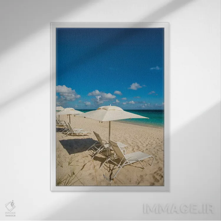 تابلو دکوراتیو چترهای ساحلی در ساحل گریس بی II، پروویدنسیالس، جزایر ترک… اثر مایکل دفریتاس - نمای قابدار سفید