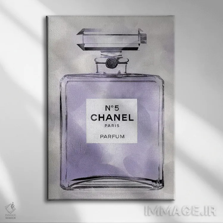 تابلو دکوراتیو بطری عطر بنفش اثر مدلین بلیک - نمای روبهرو روی دیوار