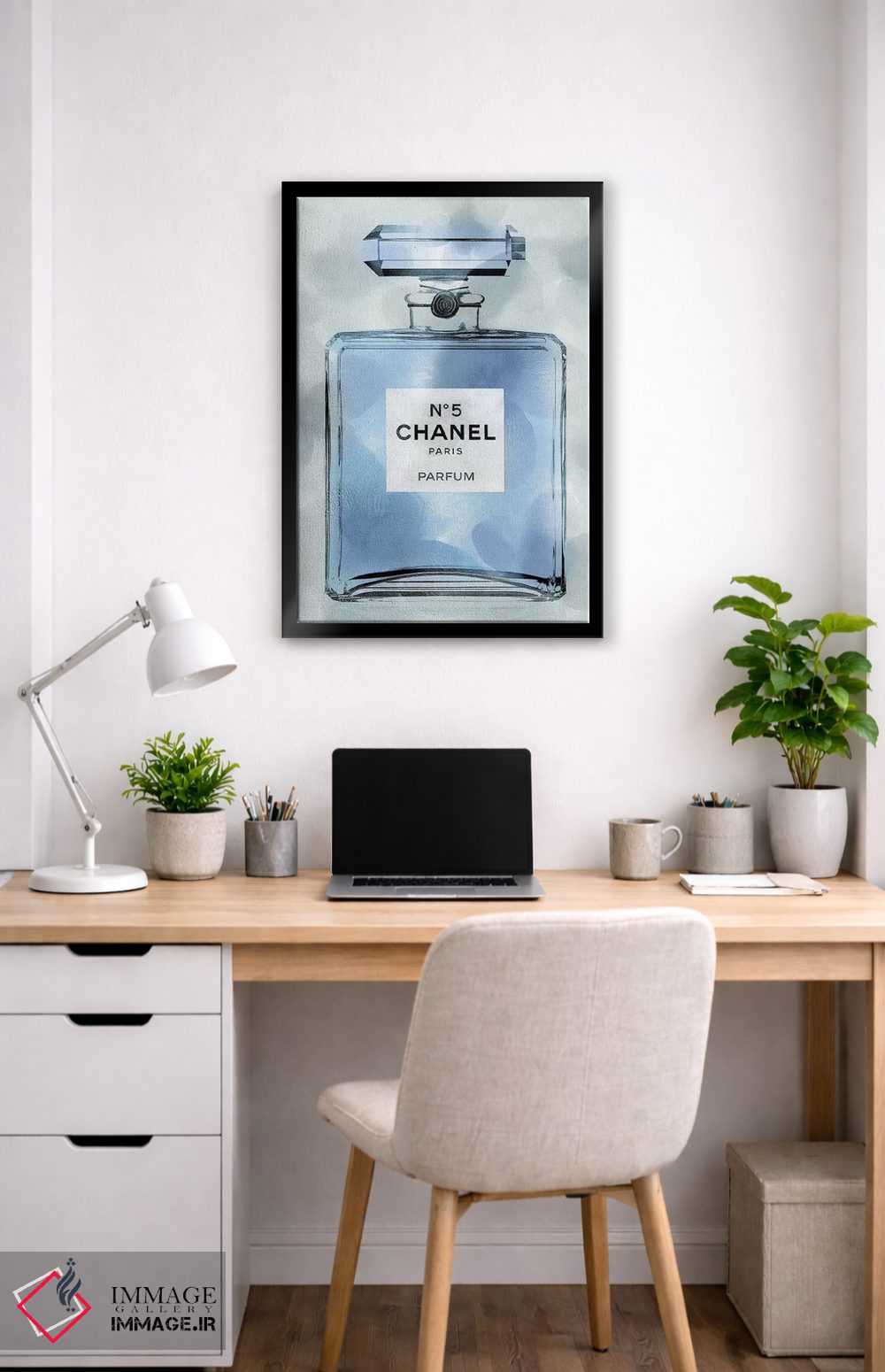 تابلو دکوراتیو بطری عطر آبی اثر مدلین بلیک - D4B