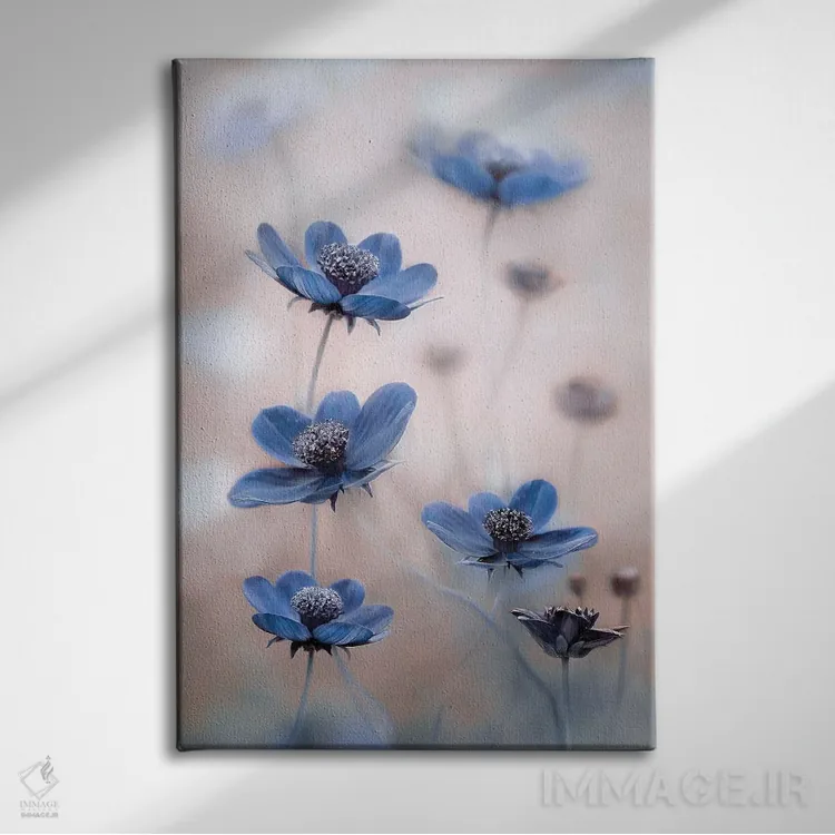 تابلو دکوراتیو کاسموس آبی اثر مندی دیشر - نمای روبهرو روی دیوار