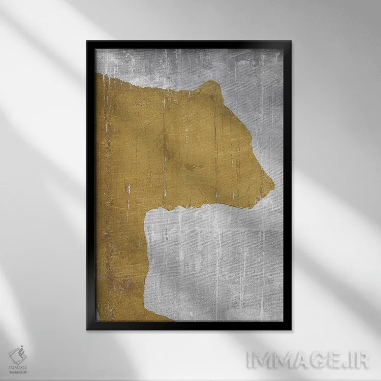 تابلو دکوراتیو خرس در کلبه روستایی روی زمینه خاکستری اثر ماری الین کوسون - نمای قابدار مشکی