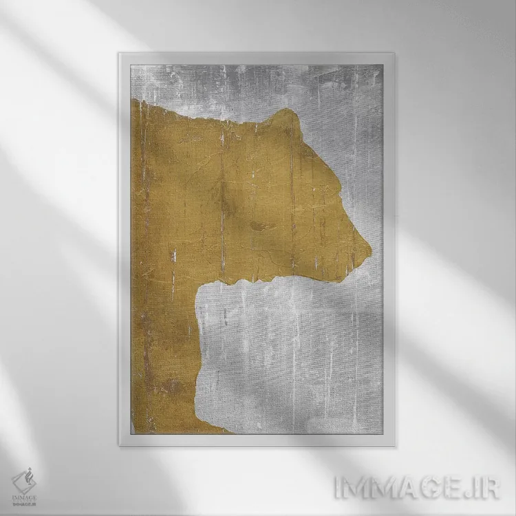 تابلو دکوراتیو خرس در کلبه روستایی روی زمینه خاکستری اثر ماری الین کوسون - نمای قابدار سفید