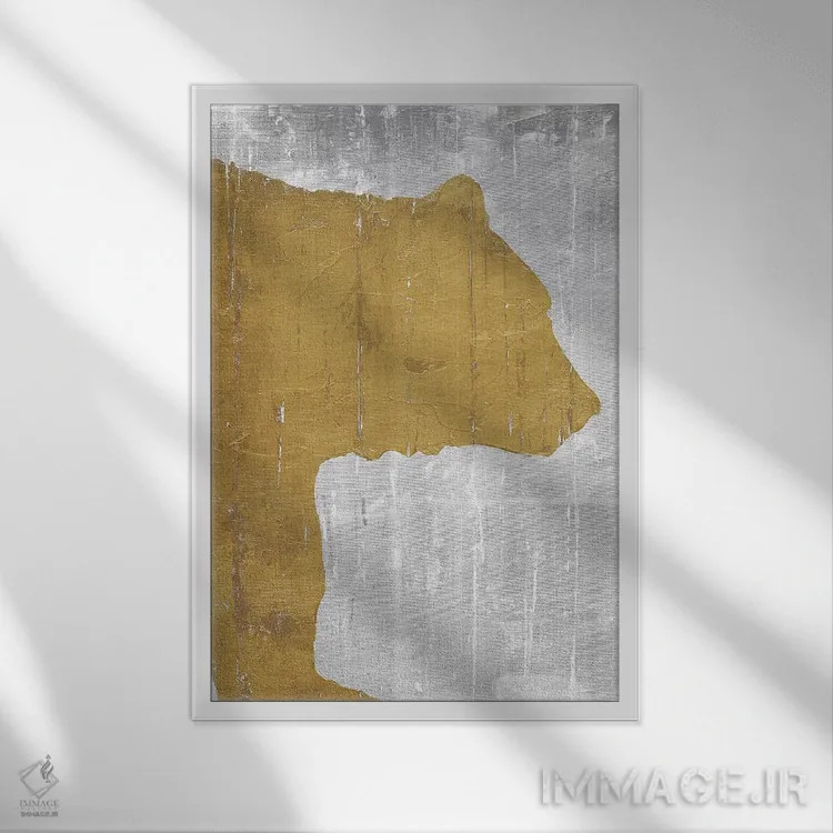 تابلو دکوراتیو خرس در کلبه روستایی روی زمینه خاکستری اثر ماری الین کوسون - نمای قابدار سفید