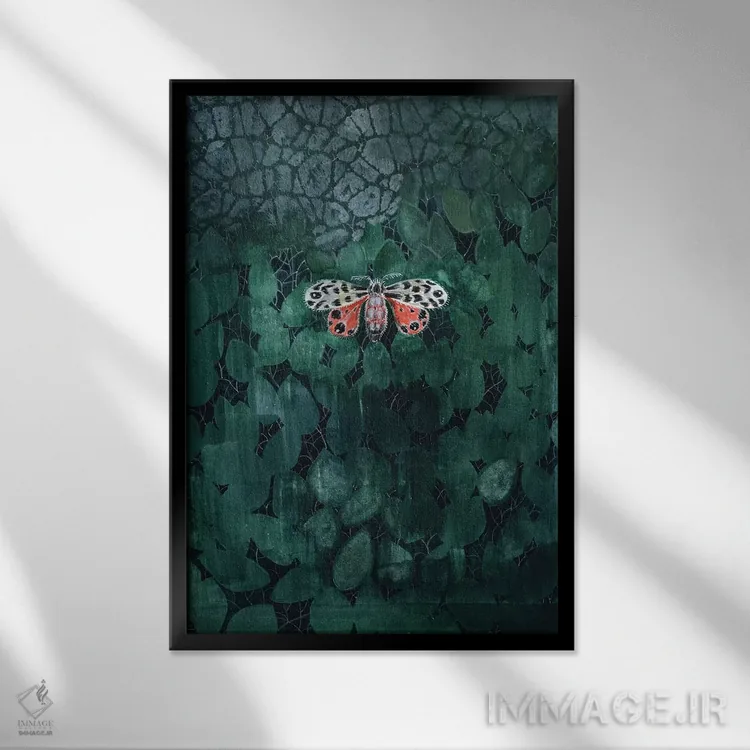 تابلو مدرن شب پره روی برگ ها اثر میری اشت - نمای قابدار مشکی