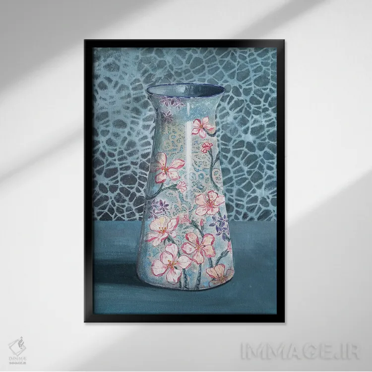 تابلو مدرن گلدان گل دار آبی-خاکستری اثر میری اشت - نمای قابدار مشکی