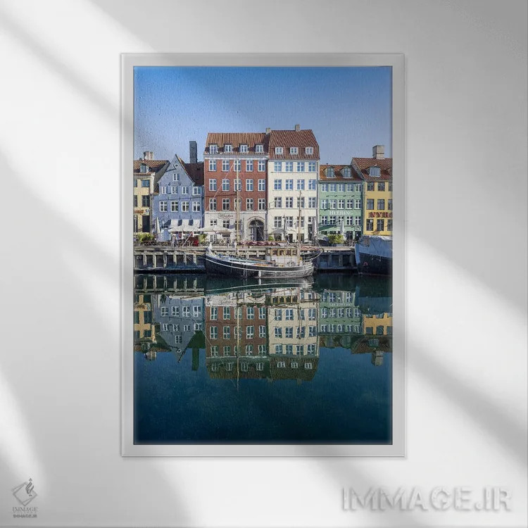 تابلو دکوراتیو آب زلال کپنهاگ در نیهاون اثر ملانی ویولا - نمای قابدار سفید