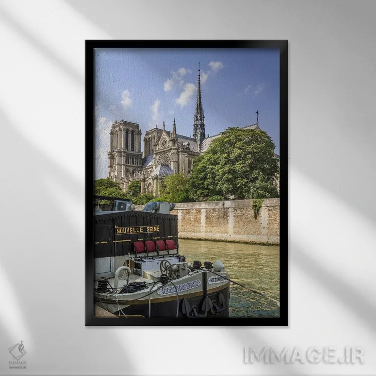 تابلو دکوراتیو کلیسای جامع نوتردام پاریس و رود سن اثر ملانی ویولا - نمای قابدار مشکی