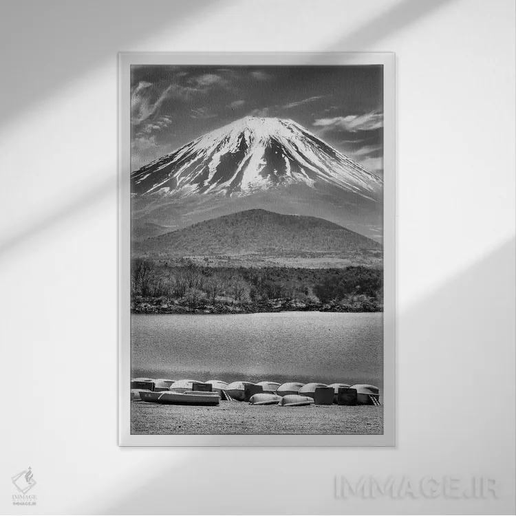 تابلو دکوراتیو دریاچه شاعرانه شوجی با منظره چشمگیر فوجی اثر ملانی ویولا - نمای قابدار سفید