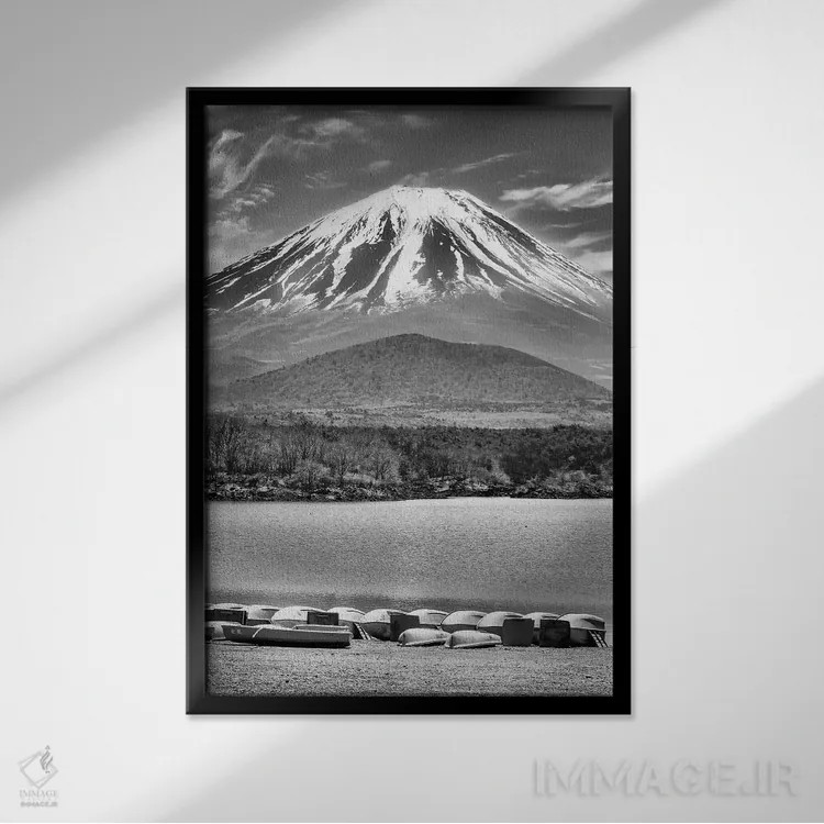 تابلو دکوراتیو دریاچه شاعرانه شوجی با منظره چشمگیر فوجی اثر ملانی ویولا - نمای قابدار مشکی