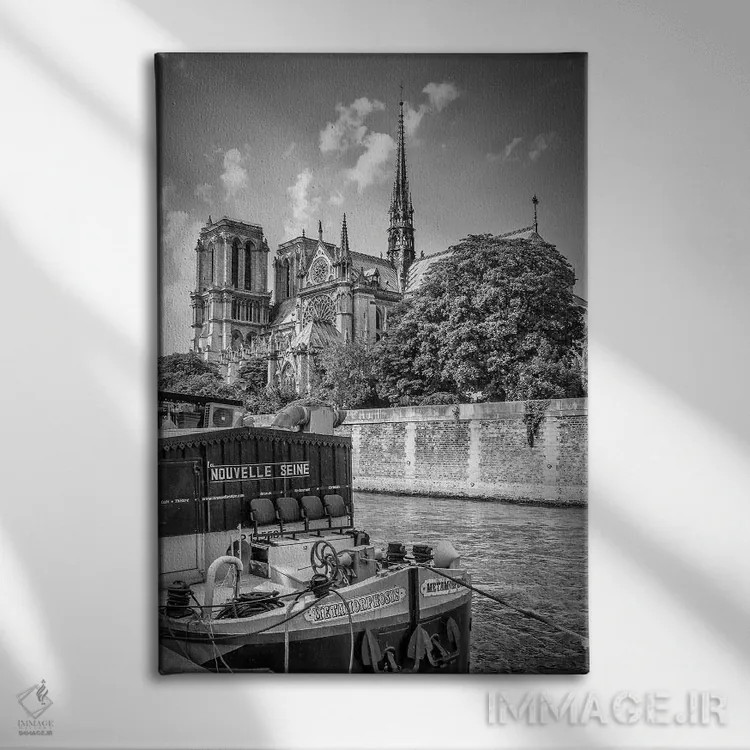 تابلو دکوراتیو کلیسای نوتردام پاریس اثر ملانی ویولا - نمای روبهرو روی دیوار