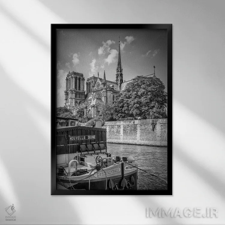 تابلو دکوراتیو کلیسای نوتردام پاریس اثر ملانی ویولا - نمای قابدار مشکی